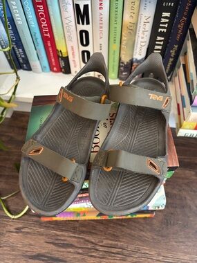 Teva Barracuda Strap Sandals (rare find!)